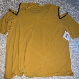 89th + Madison NWT cold shoulder top